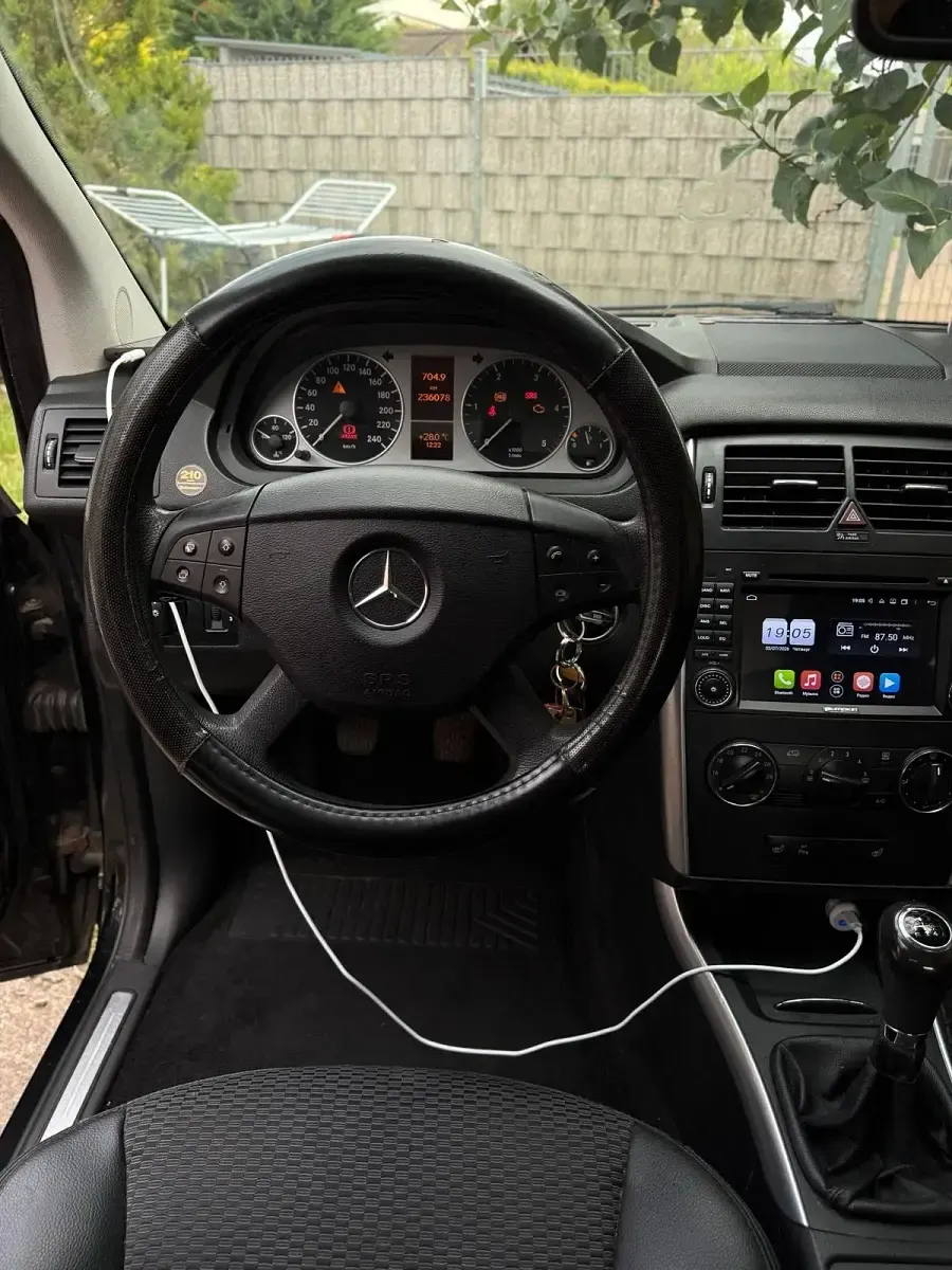 Gebraucht Mercedes B180 109 PS (80 kW) 2010 Schwarz Van / Kleinbus
