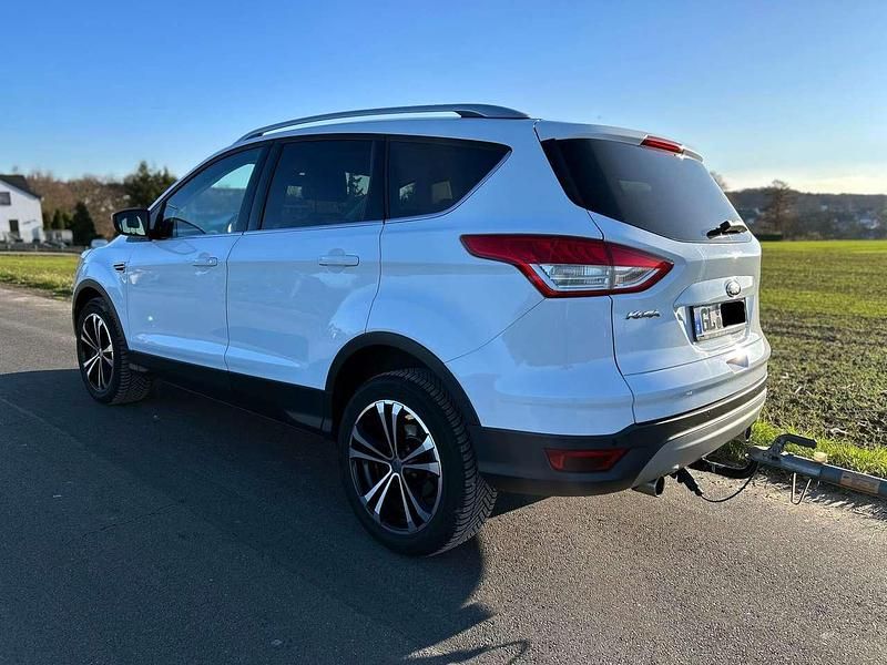 Gebraucht Ford Kuga Titanium 163 PS (119 kW) 2013 Weiß SUV