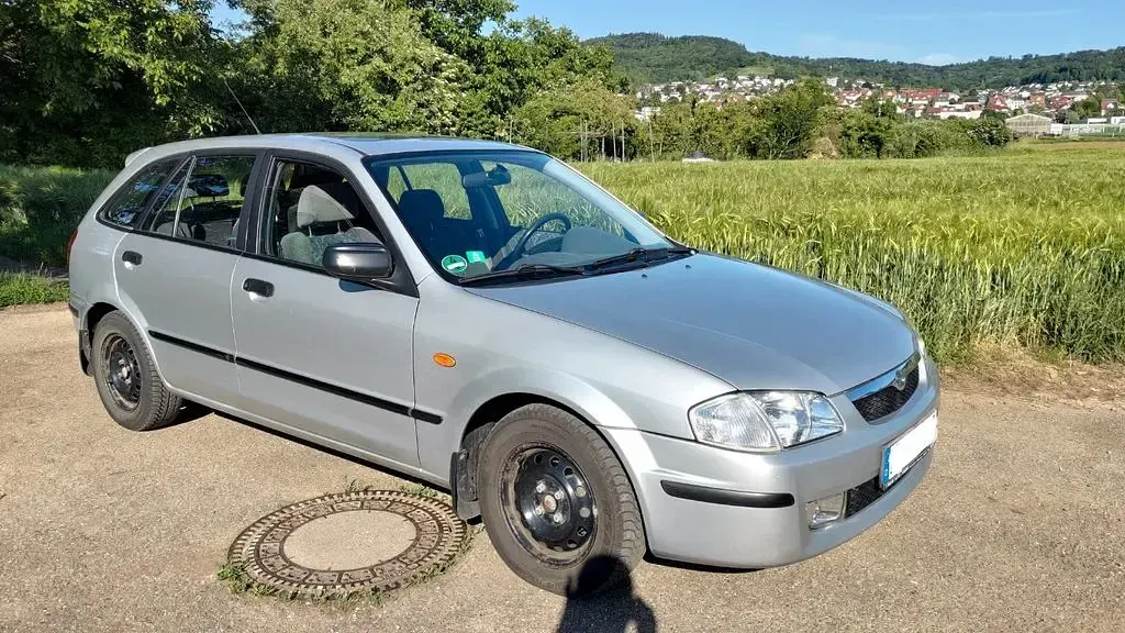 Gebraucht Mazda 323F Exclusive 88 PS (64 kW) 1999 Silber Limousine