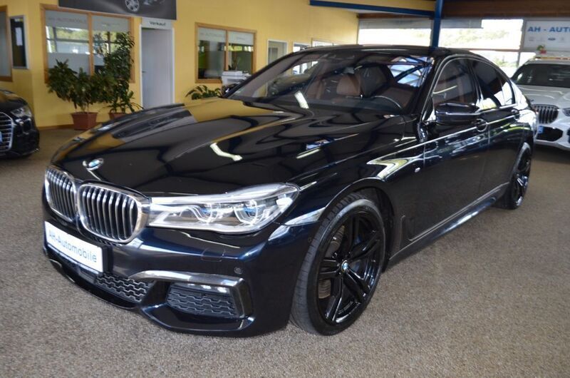 Azuritschwarz metallic Gebraucht 2018 BMW 750L M Sport Limousine | 35.880 € (Superpreis) - Bild 1/4