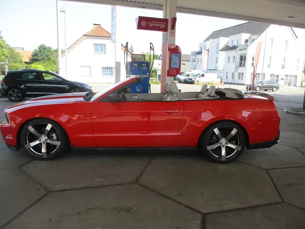 Gebraucht Ford Mustang 309 PS (227 kW) 2010 Rot Cabrio