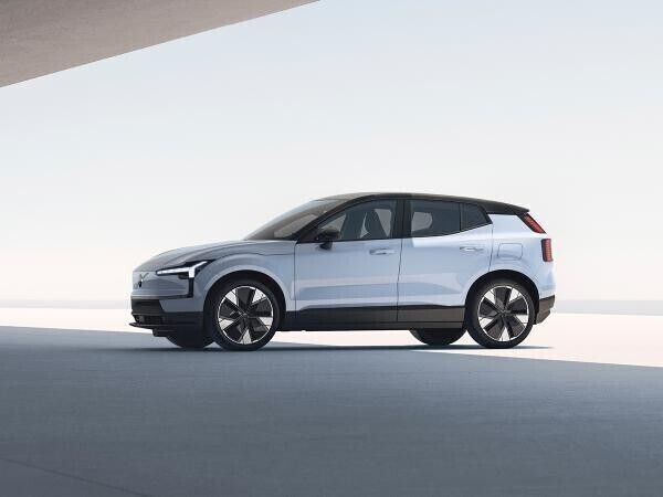 Grau Neu 2025 Volvo EX30 Ultra SUV | 49.289 € (Teuer) - Bild 1/1