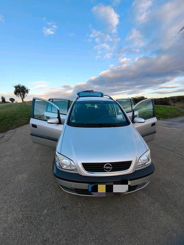 Silber Gebraucht 2002 Opel Zafira Van / Kleinbus | 1.000 € (Guter Preis) - Bild 1/4