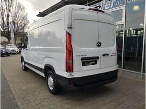 Second-hand Maxus V90 147 CP (108 kW) 2024 Alb Van