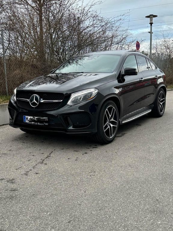 Schwarz Gebraucht 2019 Mercedes GLE43 AMG AMG SUV | 41.900 € (Guter Preis) - Bild 1/4