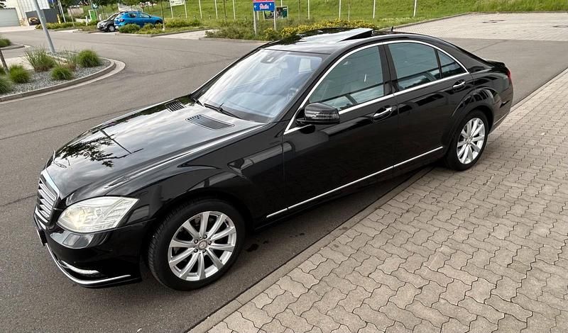 Schwarz Gebraucht 2010 Mercedes S350 Limousine | 14.490 € (Guter Preis) - Bild 1/4