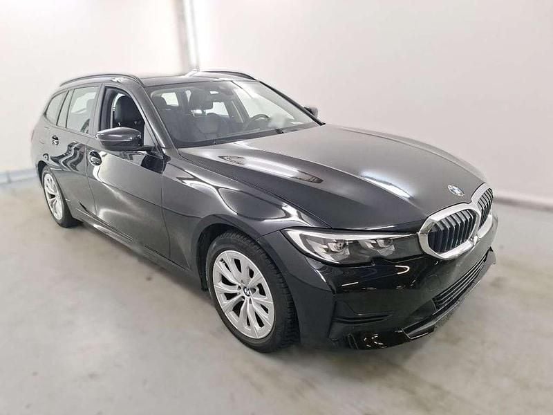 Gebraucht BMW 318 Advantage 156 PS (114 kW) 2021 Black sapphire metallic Kombi