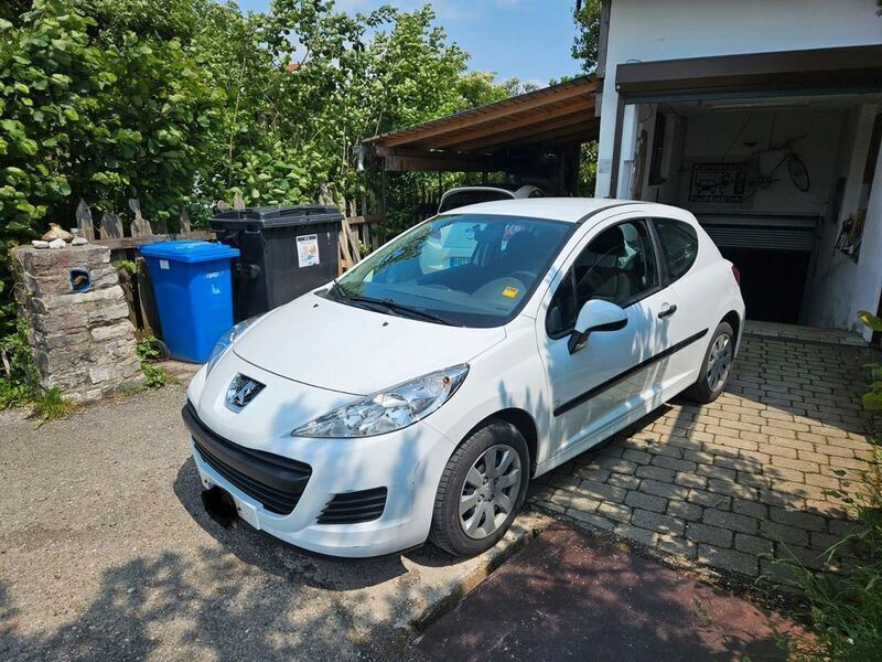 Weiß Gebraucht 2010 Peugeot 207 Filou Limousine | 2.100 € (Fairer Preis) - Bild 1/4