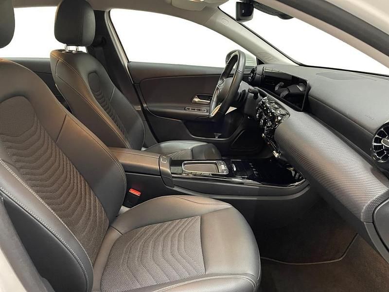 Gebraucht Mercedes A200 163 PS (119 kW) 2023 Weiß Limousine