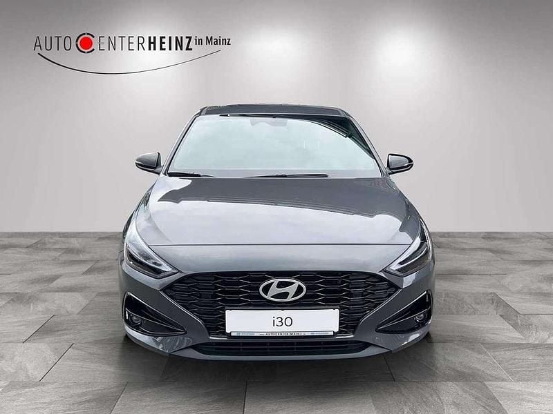 Neu Hyundai i30 Advantage 140 PS (102 kW) 2025 Ecotronic grey Limousine