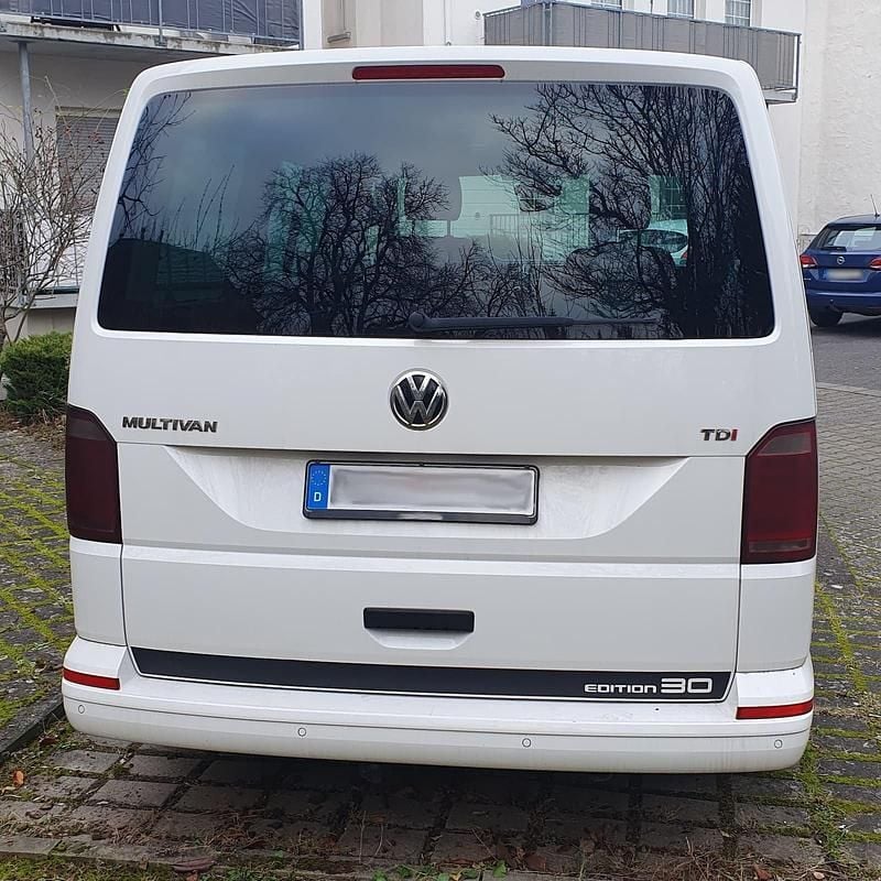 Gebraucht VW Multivan Edition 150 PS (110 kW) 2016 Weiß Van / Kleinbus