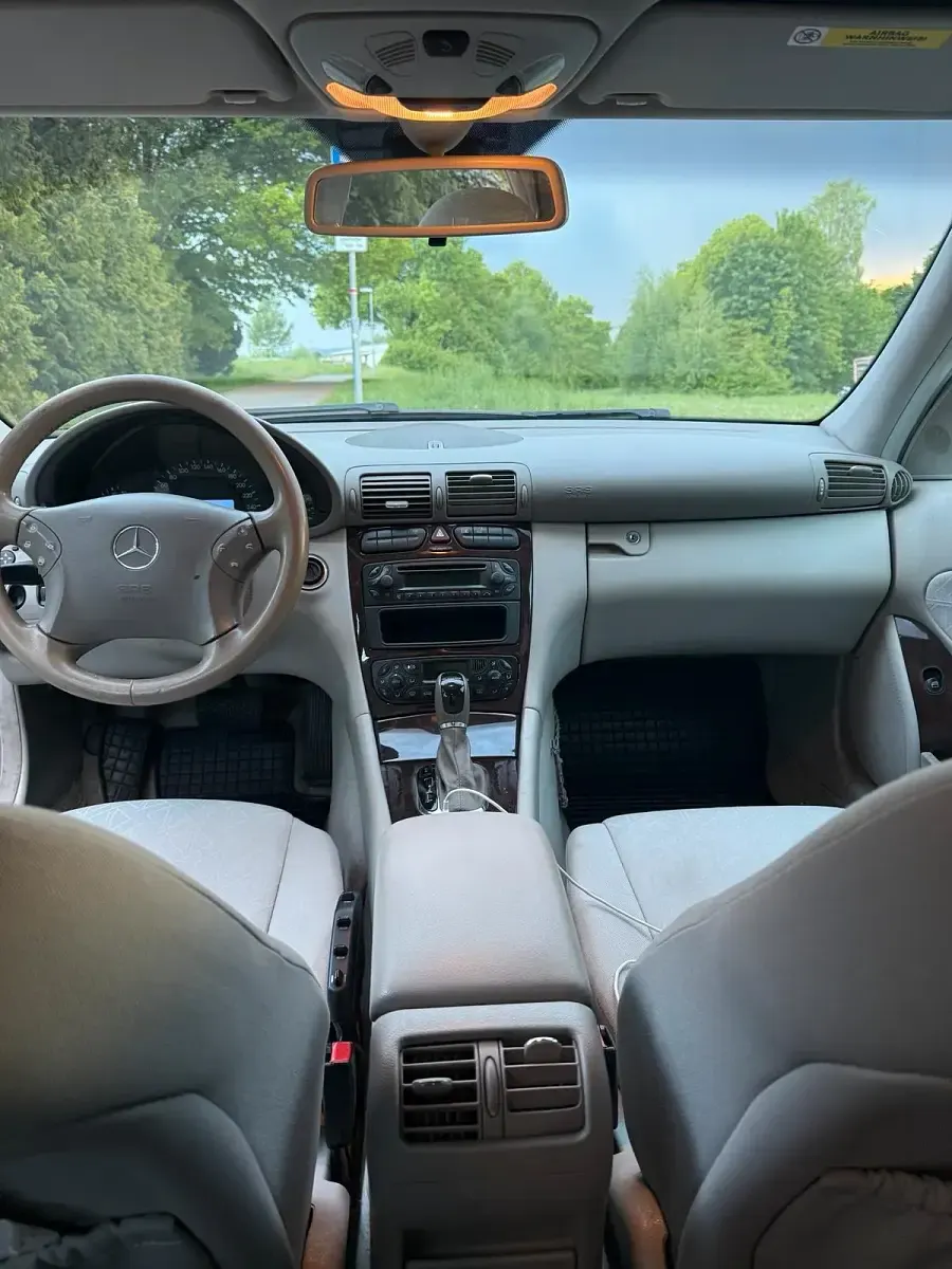 Gebraucht Mercedes C220 143 PS (105 kW) 2003 Gold Limousine