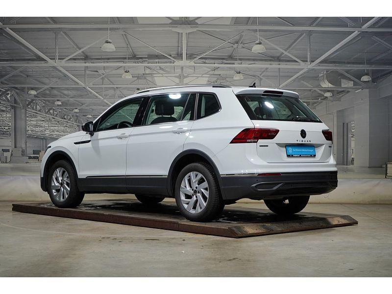 Gebraucht VW Tiguan Allspace Life 150 PS (110 kW) 2023 Weiß SUV