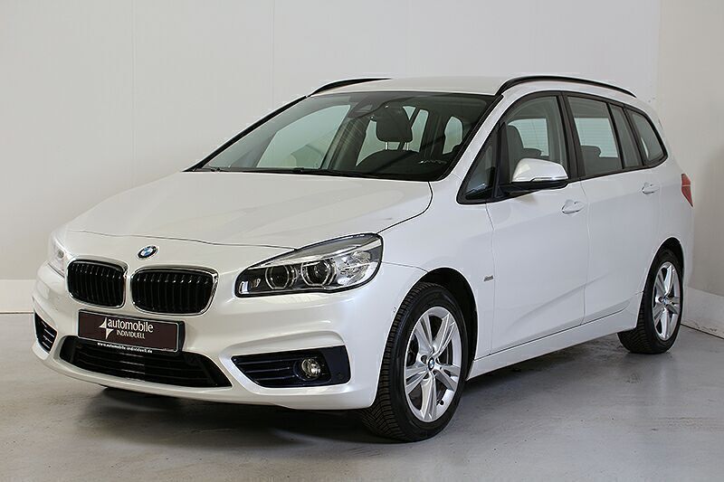 Weiß Gebraucht 2017 BMW 218 Gran Tourer Sport Line Van / Kleinbus | 13.740 € (Fairer Preis) - Bild 1/4