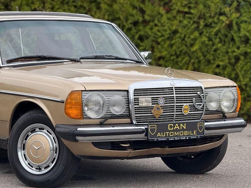 Gebraucht Mercedes 200 109 PS (80 kW) 1982 Beige Limousine
