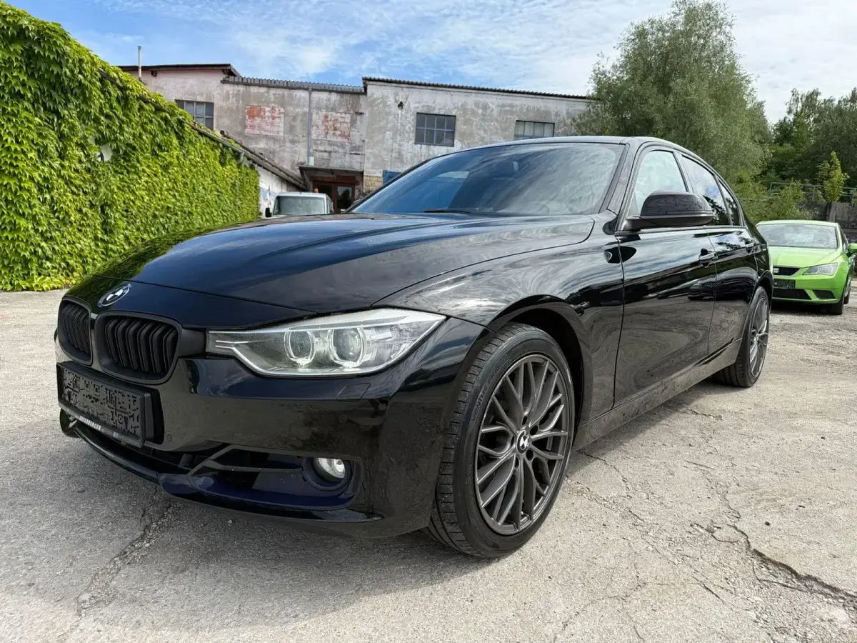 Gebraucht BMW 335 Sport Line 306 PS (225 kW) 2012 Schwarz Limousine