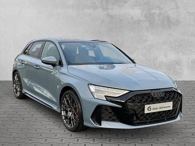 Gebraucht Audi RS3 Sportback Ambiente 400 PS (294 kW) 2025 Kemoragrau metallic Kleinwagen