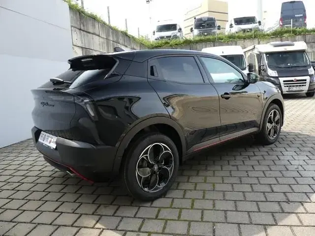 Neu Alfa Romeo Junior 145 PS (106 kW) 2026 Nero tortona (schwarz) SUV