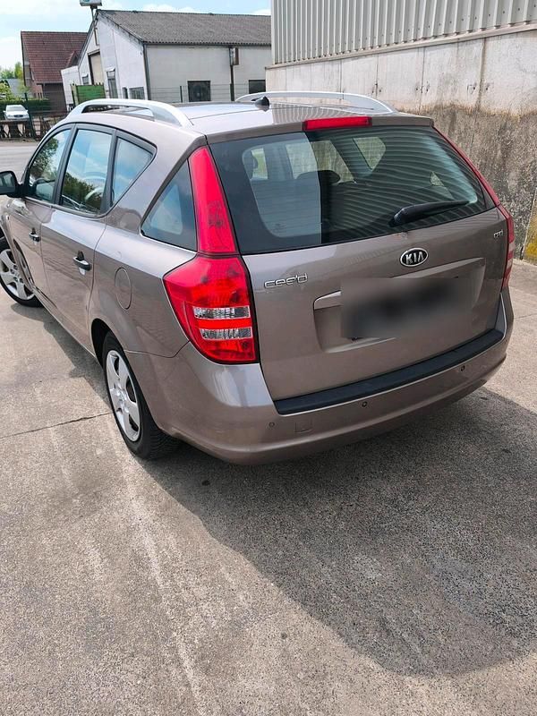 Gebraucht Kia Ceed 116 PS (85 kW) 2010 Grau Kleinwagen