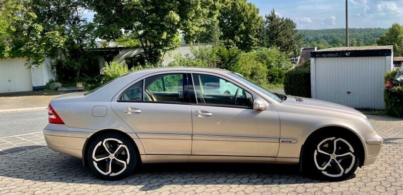 Gebraucht Mercedes C220 Elegance 143 PS (105 kW) 2000 Gold Limousine
