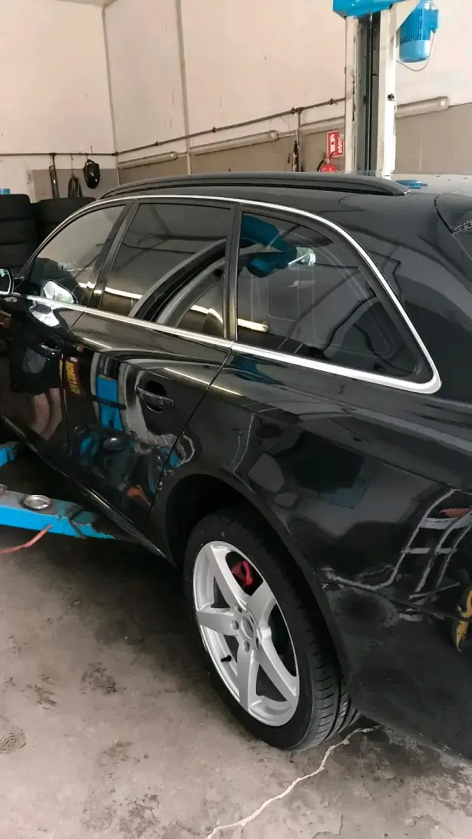 Gebraucht Audi A4 120 PS (88 kW) 2011 Schwarz Kombi