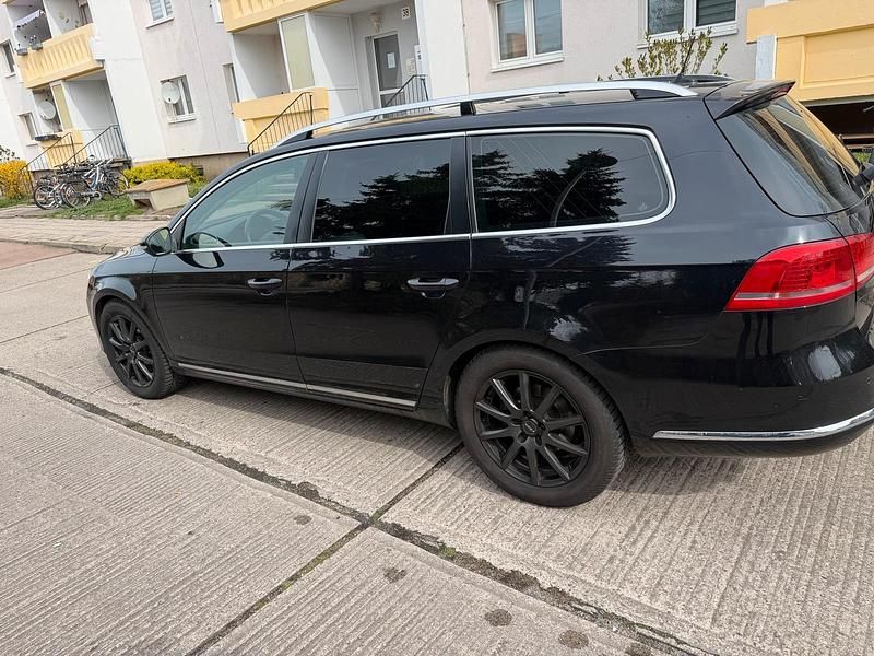 Gebraucht VW Passat 140 PS (102 kW) 2013 Schwarz Limousine