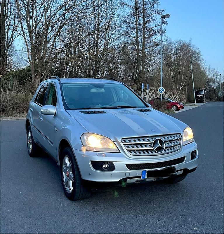 Gebraucht Mercedes ML320 224 PS (164 kW) 2007 Silber SUV