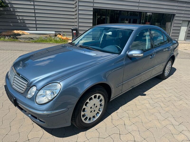 Blau Gebraucht 2005 Mercedes E350 Elegance Limousine | 18.500 € - Bild 1/4
