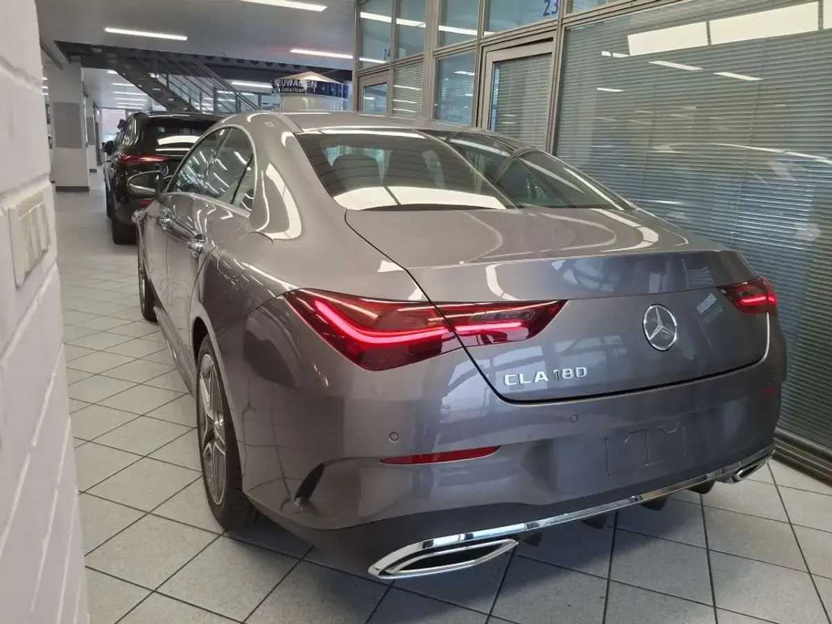 Gebraucht Mercedes CLA180 AMG 136 PS (100 kW) 2025 Mountaingreymet. Limousine