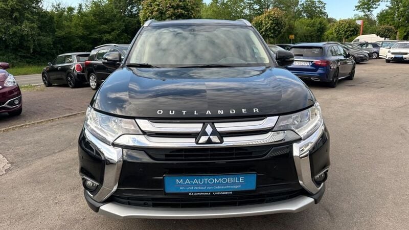 Schwarz Gebraucht 2016 Mitsubishi Outlander Diamant Edition SUV | 12.900 € (Guter Preis) - Bild 1/4
