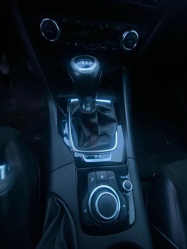 Gebraucht Mazda 3 Nakama 105 PS (77 kW) 2017 Blau Limousine