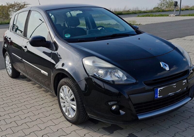 Schwarz Gebraucht 2009 Renault Clio II Dynamique Limousine | 3.400 € (Fairer Preis) - Bild 1/4