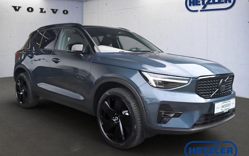 Neu Volvo XC40 Plus 197 PS (144 kW) 2025 Blau SUV