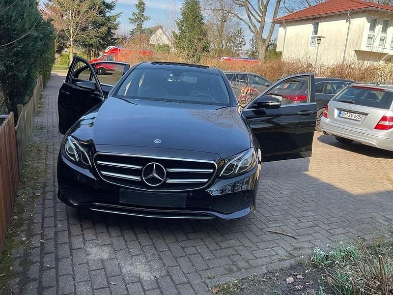 Gebraucht Mercedes E220 194 PS (142 kW) 2019 Schwarz Limousine