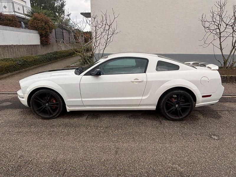Second-hand Ford Mustang 213 CP (156 kW) 2006 Alb Coupe