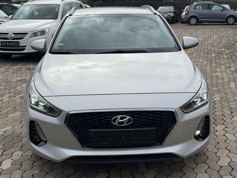Gebraucht Hyundai i30 Trend 140 PS (102 kW) 2017 Silber Kombi