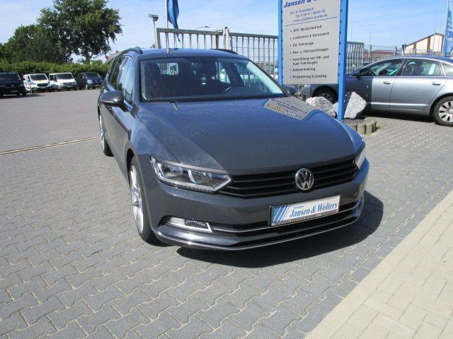 Grau Gebraucht 2016 VW Passat Comfortline Kombi | 15.990 € (Teuer) - Bild 1/4