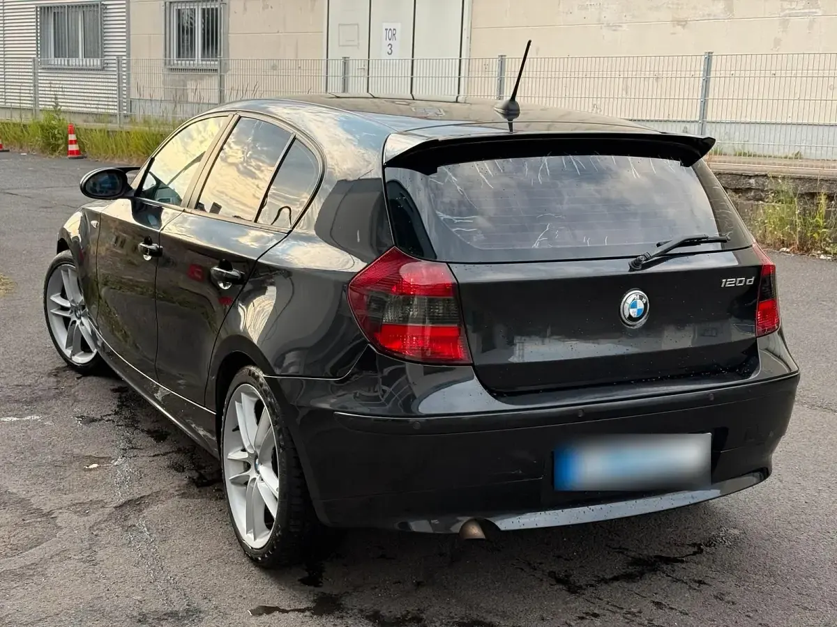 Gebraucht BMW 120 163 PS (119 kW) 2005 Schwarz Kleinwagen