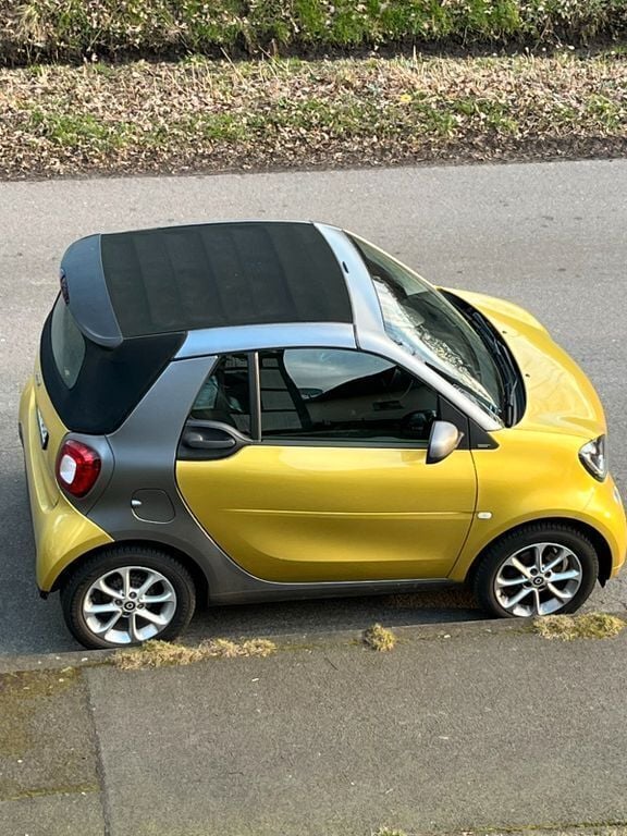 Gold Gebraucht 2019 Smart ForTwo Cabrio Cabrio | 13.000 € (Guter Preis) - Bild 1/4