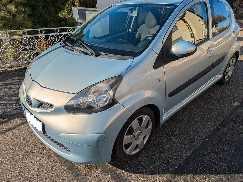 Grau Gebraucht 2008 Toyota Aygo Kleinwagen | 1.750 € (Superpreis) - Bild 1/4