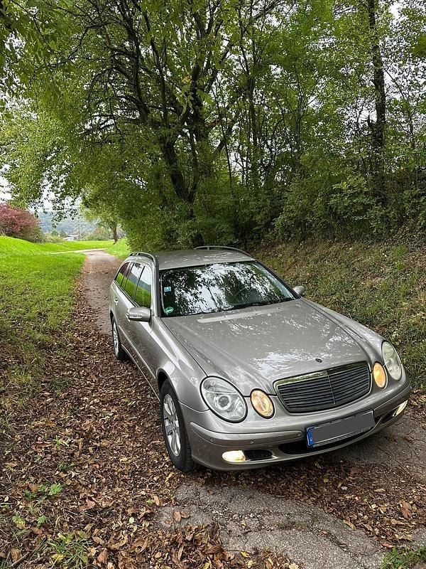 Grau Gebraucht 2005 Mercedes E280 Limousine | 2.799 € - Bild 1/4