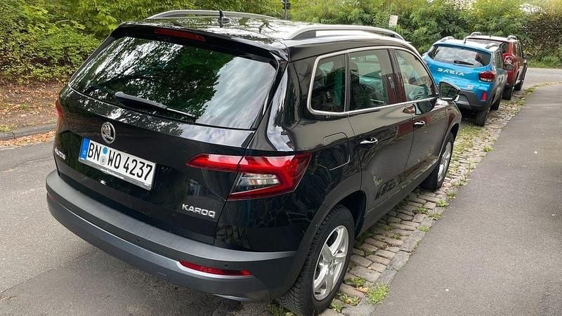 Schwarz Gebraucht 2017 Skoda Karoq Style SUV | 18.800 € (Guter Preis) - Bild 1/4