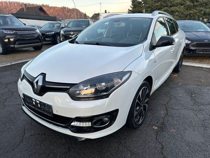Weiß Gebraucht 2015 Renault Mégane III Bose Edition Limousine | 6.450 € (Fairer Preis) - Bild 1/4