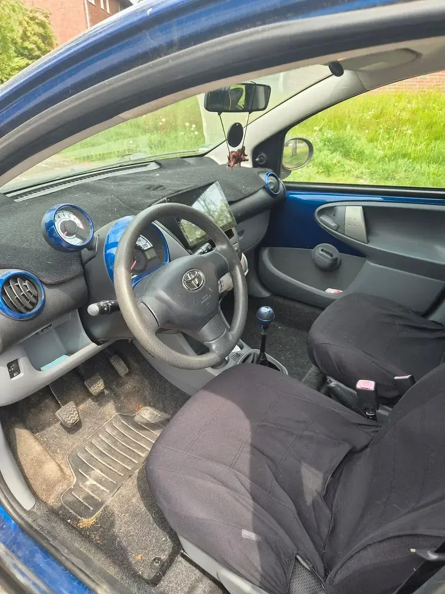 Używany Toyota Aygo 68 KM (50 kW) 2007 Niebieski Hatchback