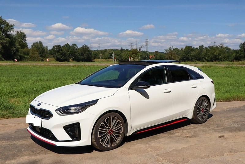 Weiß Gebraucht 2019 Kia ProCeed GT 2 Kleinwagen | 21.450 € (Fairer Preis) - Bild 1/4