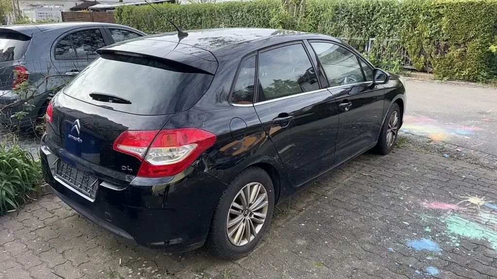 Gebraucht Citroën C4 SELECTION 92 PS (67 kW) 2011 Schwarz Limousine