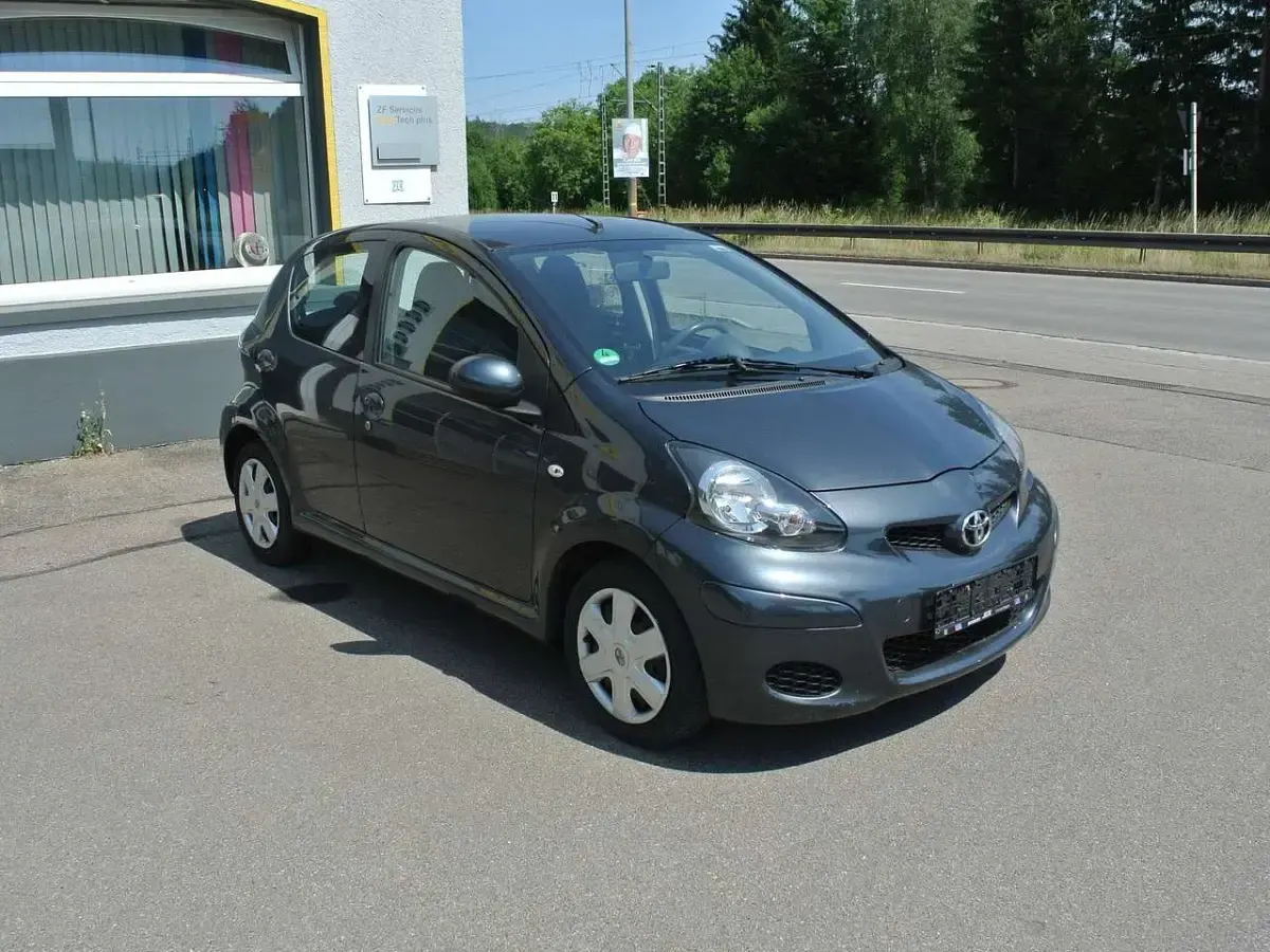 Gebraucht Toyota Aygo Cool 68 PS (50 kW) 2011 Anthracite grey Kleinwagen