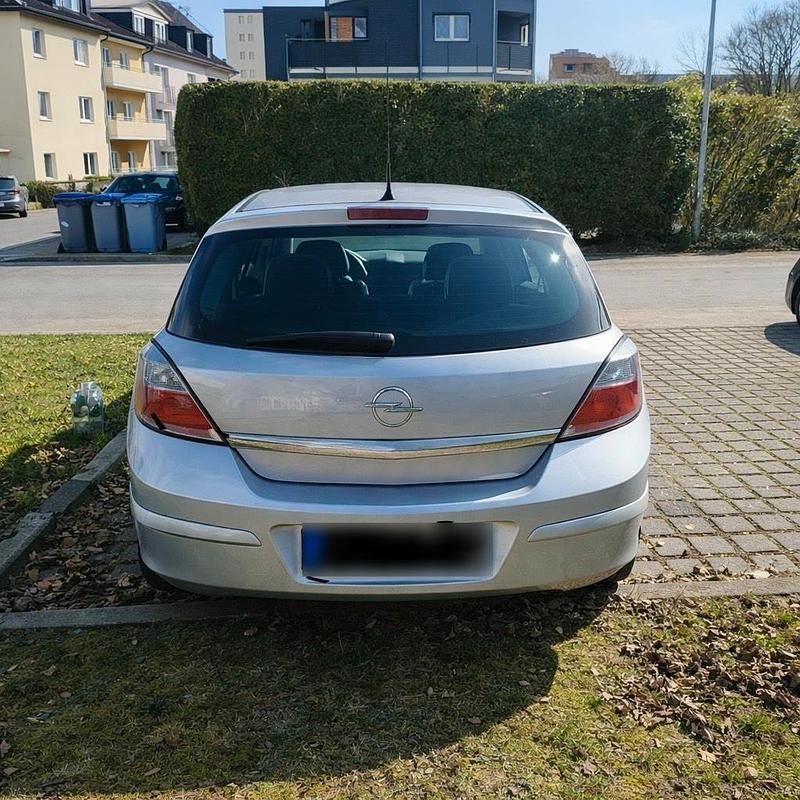 Gebraucht Opel Astra 90 PS (66 kW) 2009 Silber Kleinwagen