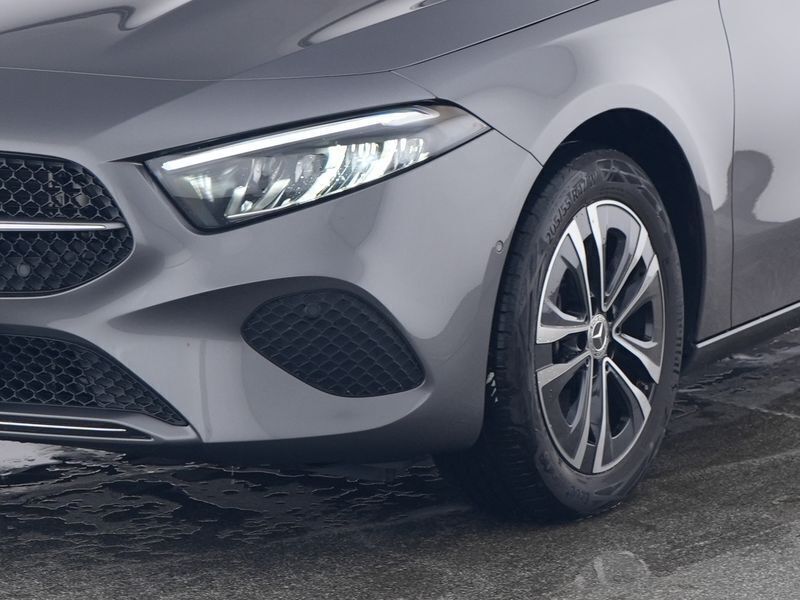 Gebraucht Mercedes A250 Progressive 163 PS (119 kW) 2024 Grau metalliclack mountaingrau Limousine