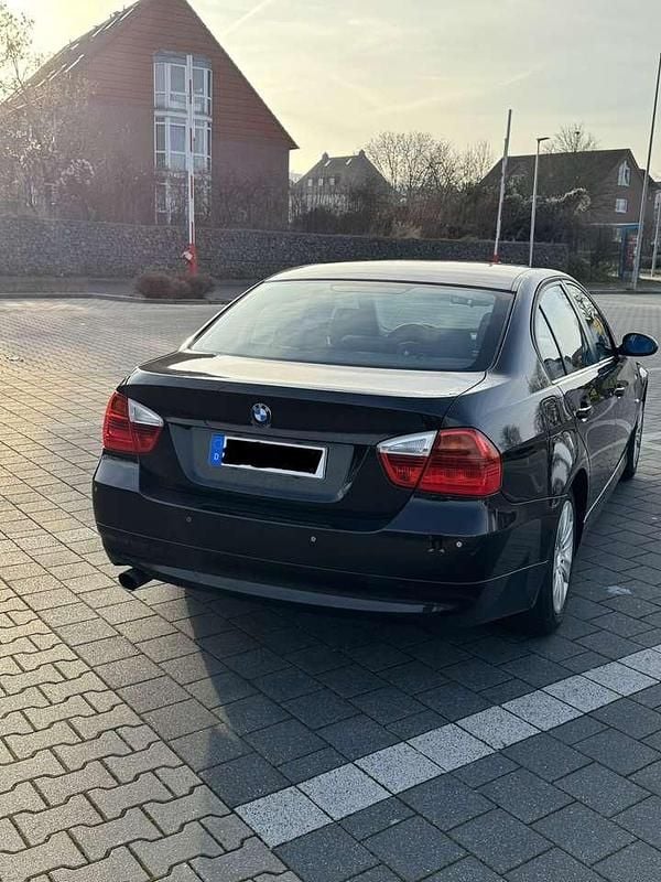 Gebraucht BMW 320 150 PS (110 kW) 2007 Schwarz Limousine